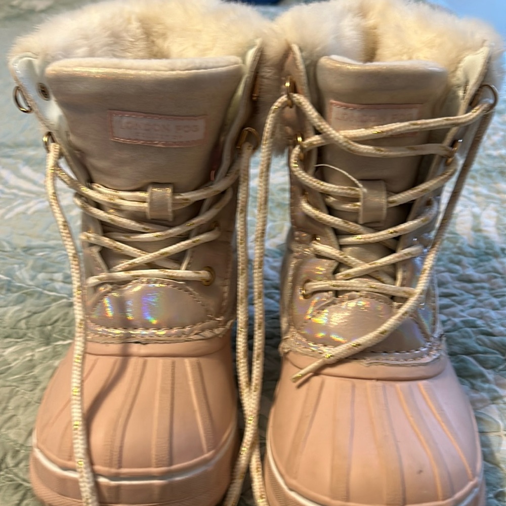London fog size 2 girls snow boots